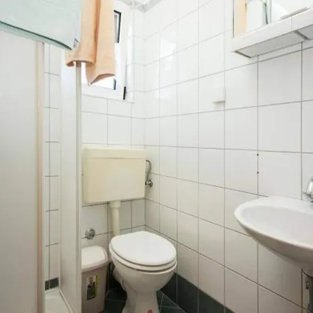1 Bedroom In Sibenik-brodarica Apartment *