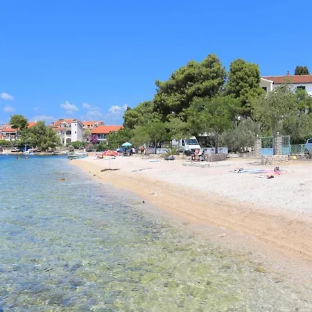 In Ibenik Near Adriatic Beaches ブロダリツァ