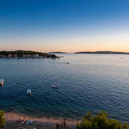 In Ibenik Near Adriatic Beaches * ブロダリツァ