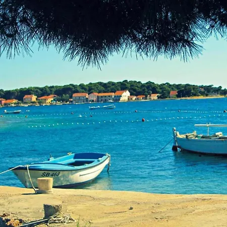 アパート In Ibenik Near Adriatic Beaches ブロダリツァ